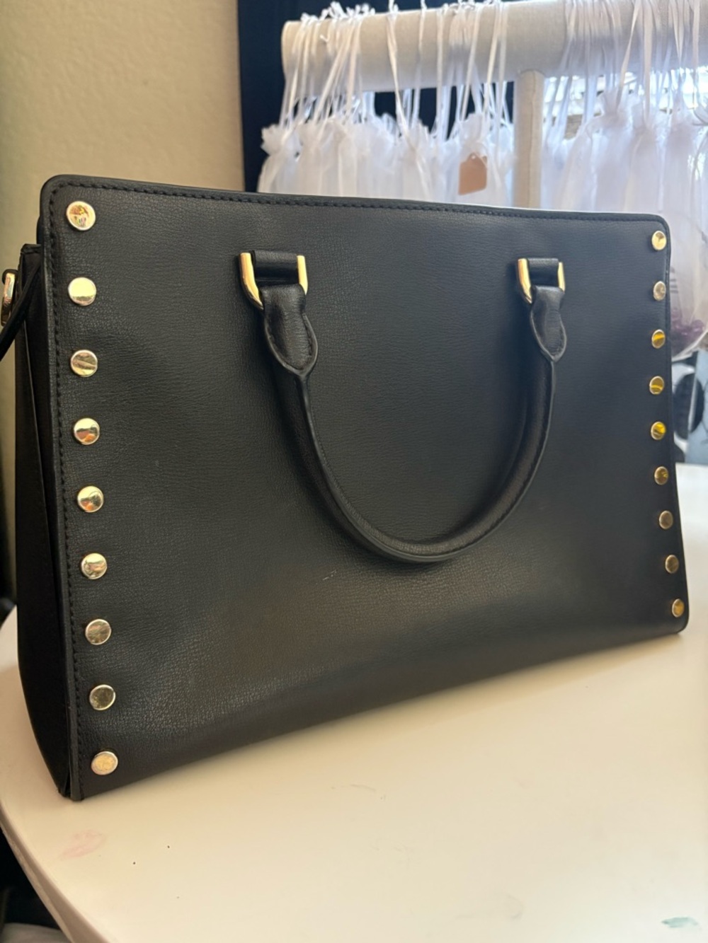 👜Michael Kors Black Leather Satchel with Gold Stud Accents - Picture 3 of 10
